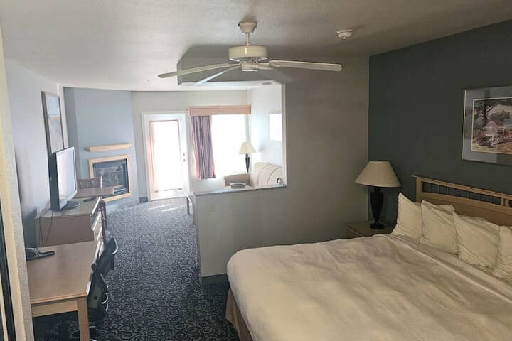 Room 11 of 34